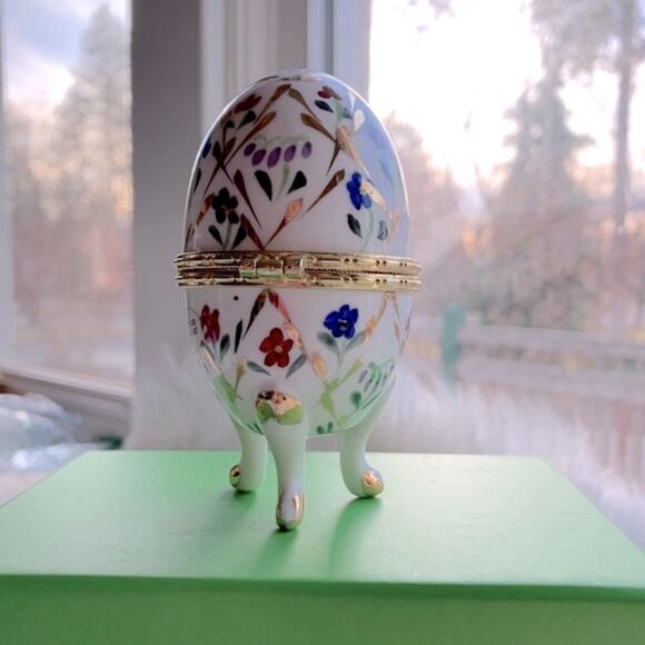 FORMALITIES by Baum Bros egg handpainted 10K gold trim - Picture 3 of 13